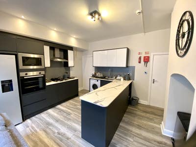 Double room, Refurbished 5 bed, Fallowfield Main Photo