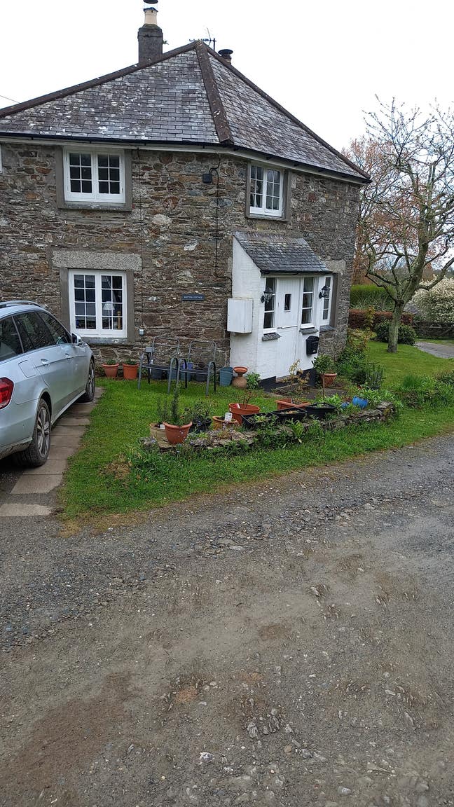 Double room in cottage. Large garden and sea views Main Photo