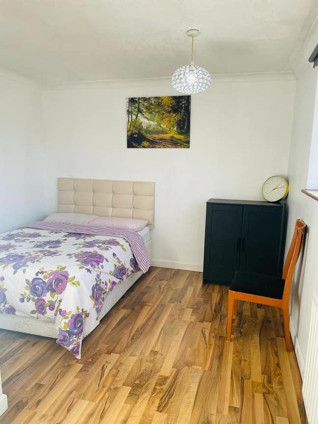 Double Room to Let Main Photo