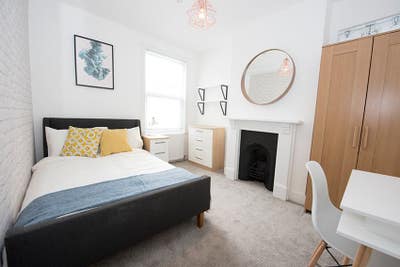 Bright and Airy Double in Good area Main Photo
