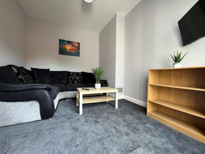 Double Bedrooms in a Houseshare In WSM Main Photo