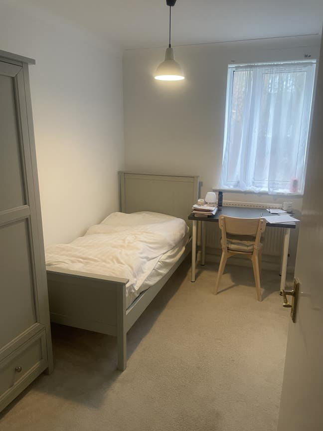 Comfy room in peaceful, large 2-bed 2-bath flat  Main Photo