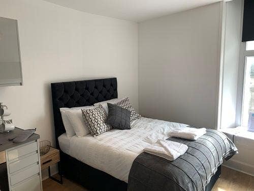 City Centre Studio to let - NO Bills -Student Only Main Photo