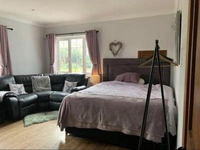 Spacious double room in quiet country location Main Photo