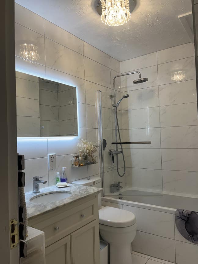 A spacious double room in Leicester SQ Main Photo