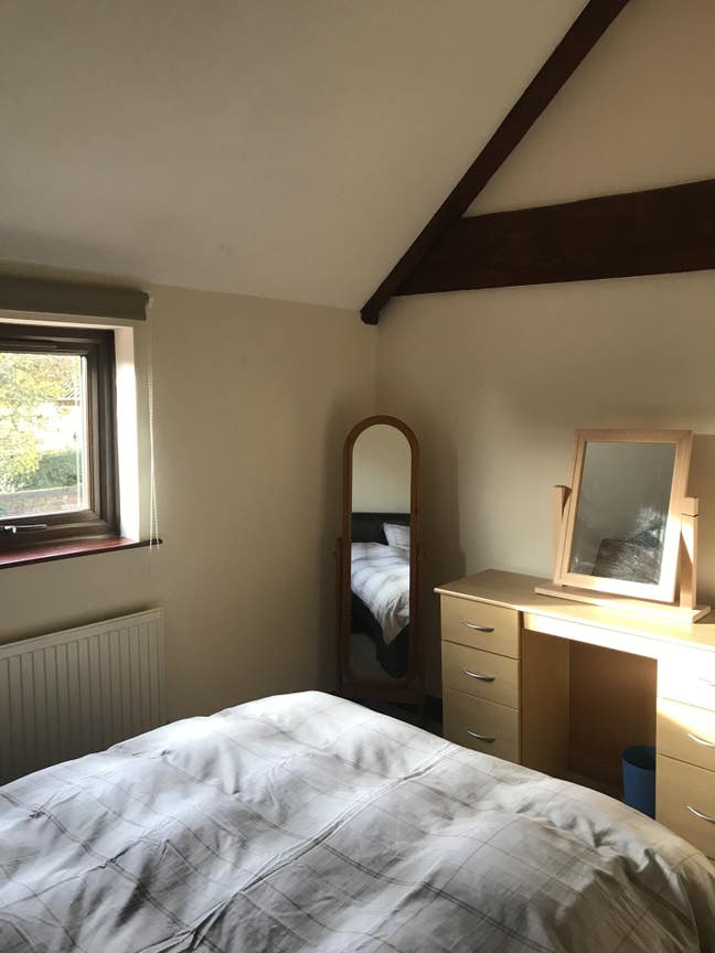 1 double bed, kitchen lounge diner, b’room Main Photo