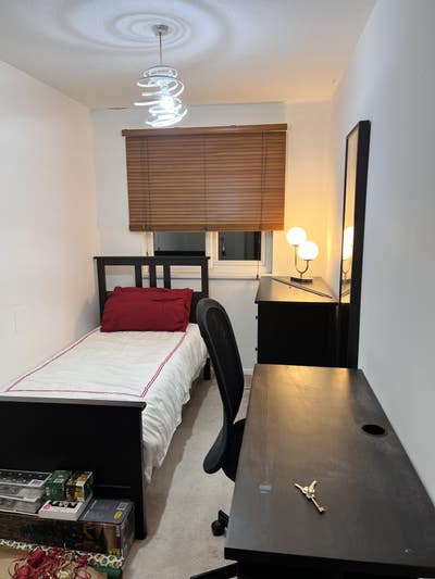 Single Room Goldsworth Park Bills Inc Main Photo