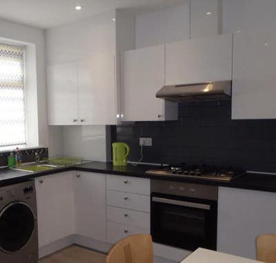 Double Room - Professional House Share Main Photo