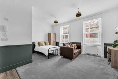 The Town House  Main Photo