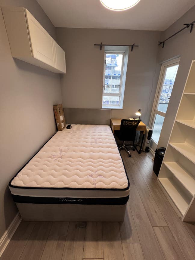 Thames River View Main Photo