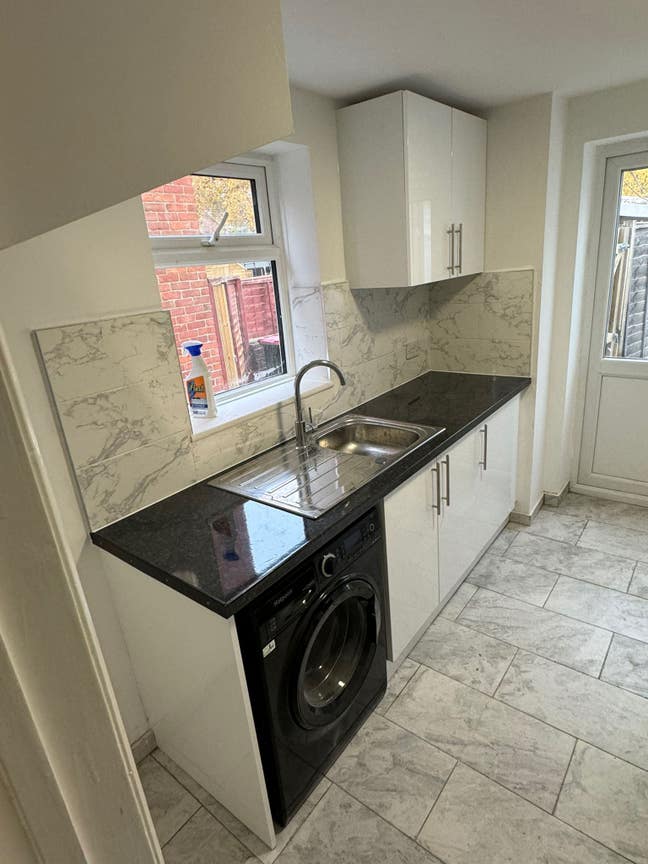 Double room for rent all bills incl. Main Photo