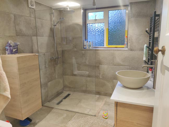 Spacious, Sun-lit Double Room – 3 Mins to Station! Main Photo