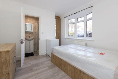 Double Room with En-suite Bathroom in Barnet Main Photo