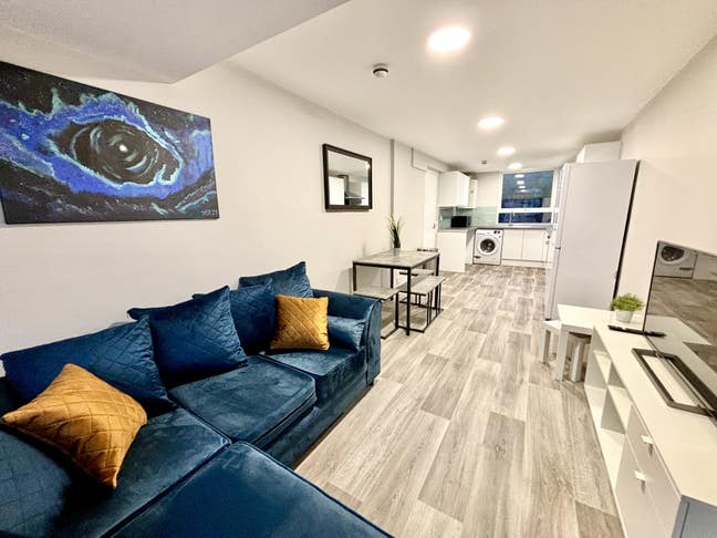 St Phillips - Refurbished House Rooms INC BILLS Main Photo