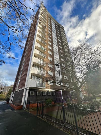  Double room at Lewisham High Street Main Photo