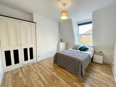 Available Room In Female Houseshare N16-Terrace!!! Main Photo