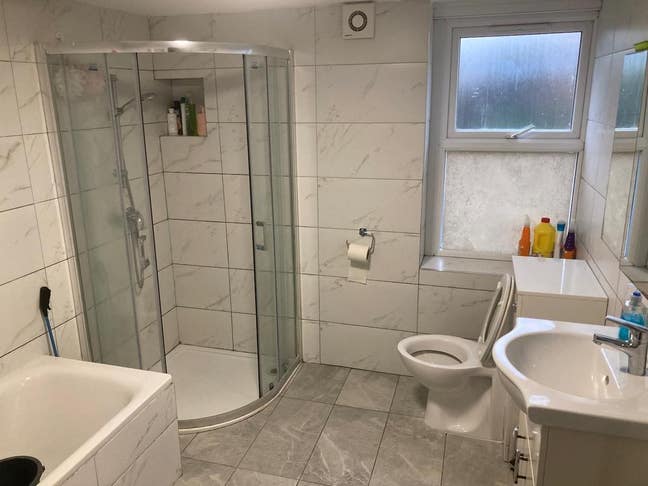 Single loft room furnished  - Ladies only Main Photo