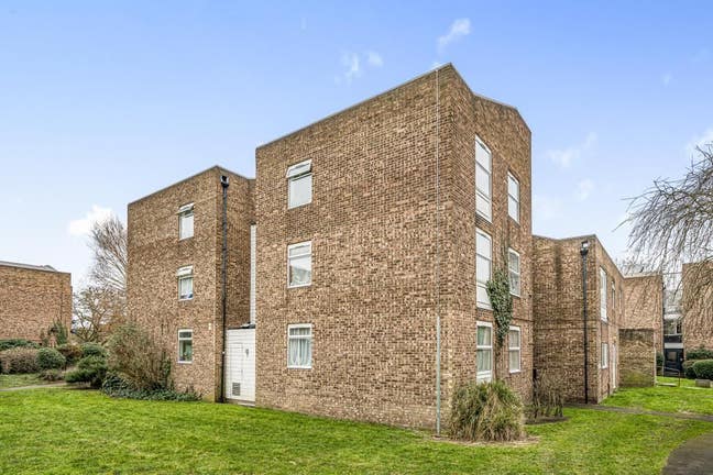 One bed spacious apartment to rent near Heathrow Main Photo