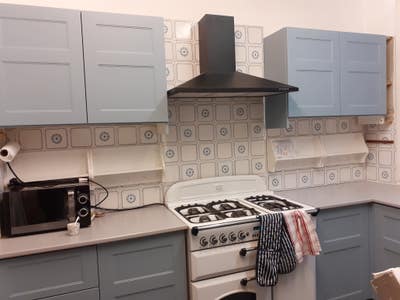 Spacious Furnished New Town Flat to Share Main Photo