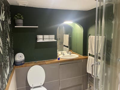 En-suite double room in family home  Main Photo