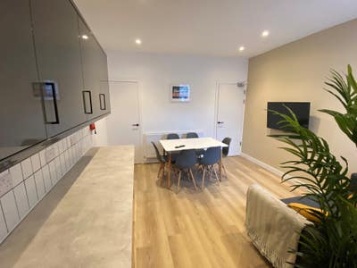 High Quality En suite Room To Let  Main Photo