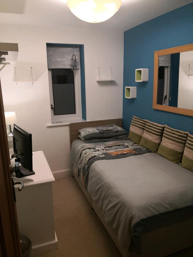 Furnished single room Main Photo
