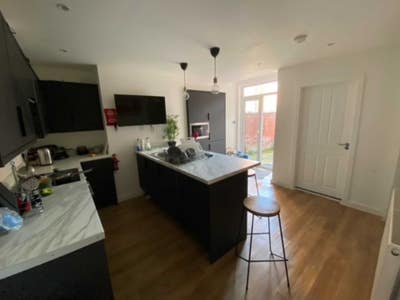 Double Ensuite room available immediately Main Photo