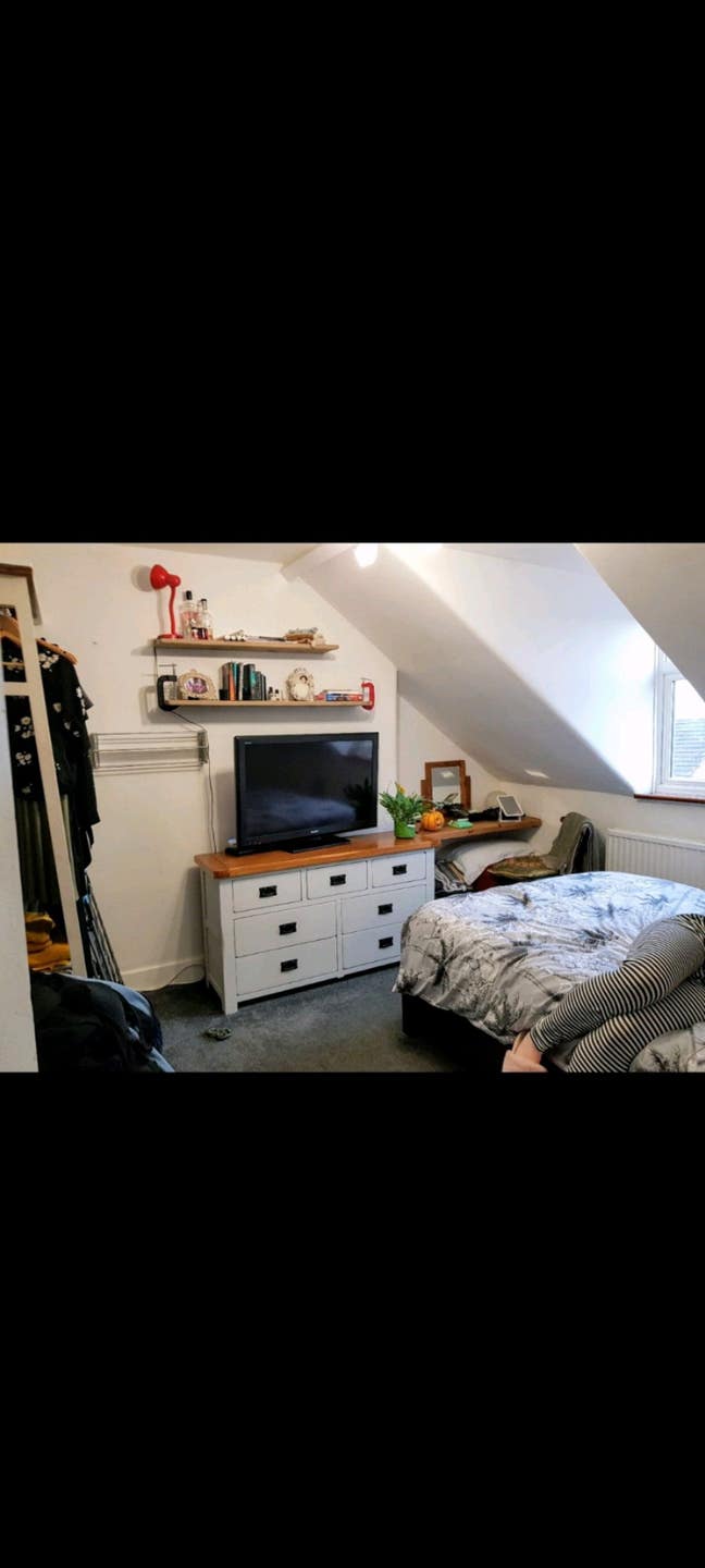 Beautiful Double Room Town Centre Parking w/Permit Main Photo