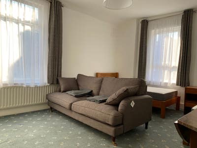 Shepherds Bush. Large double. No Bills Main Photo