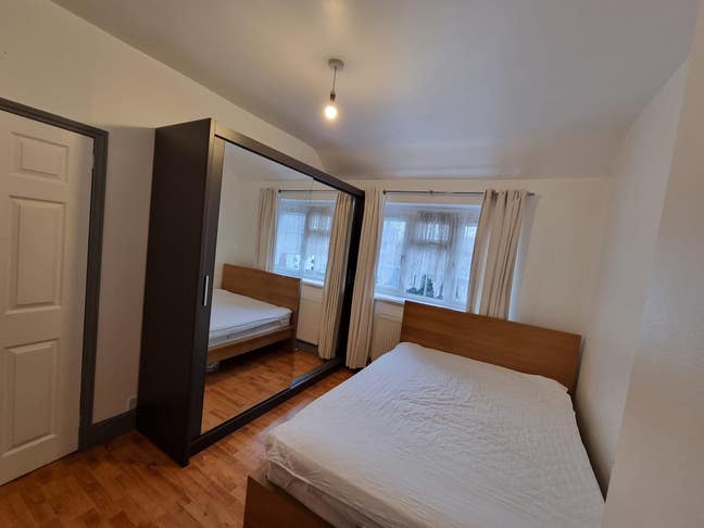 Large Double Room to Let - Available Main Photo