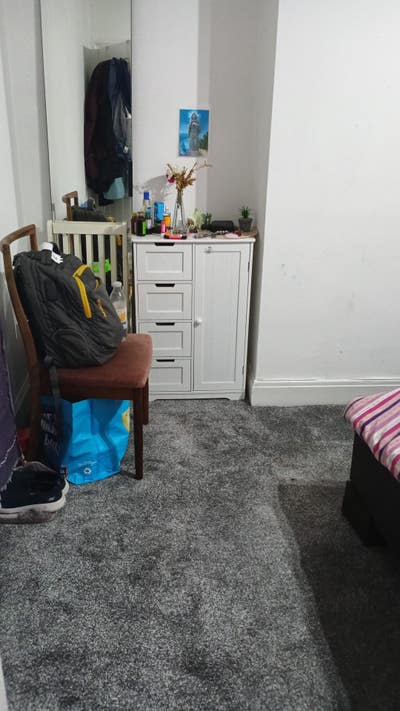 Large room with king size bed in edington Main Photo