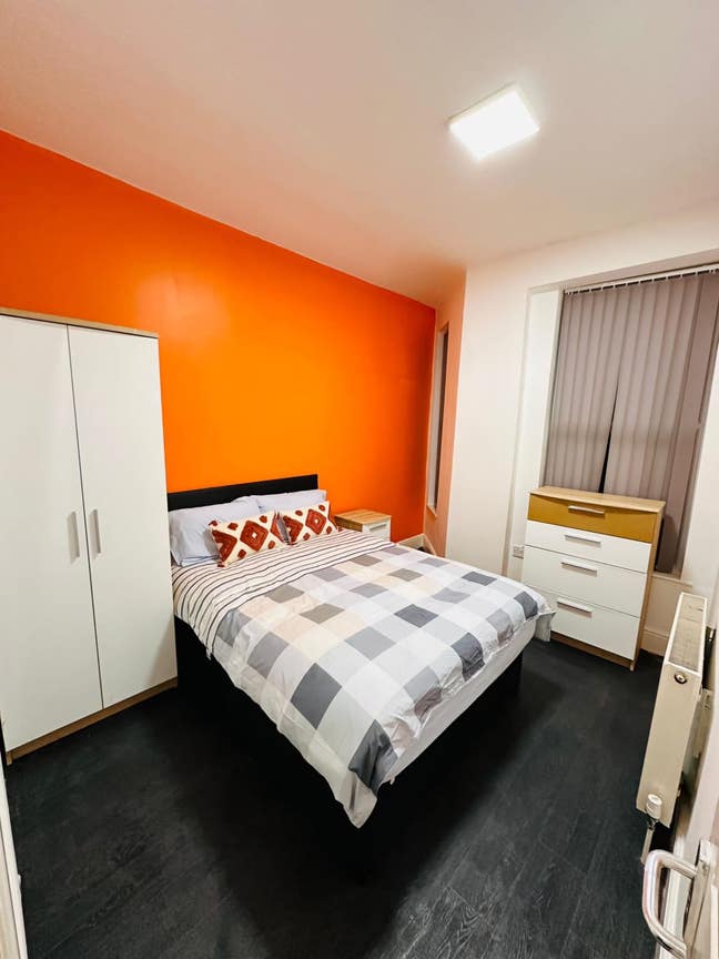 Double room  available in Birkenhead  Main Photo