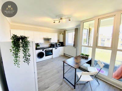 2 Bright Double rooms  in East Putney  Main Photo