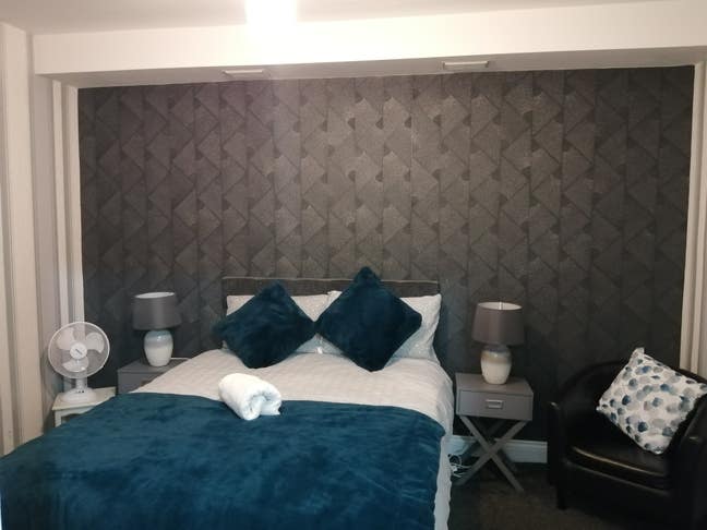 Short Stay Designer Ensuite Double Room Main Photo