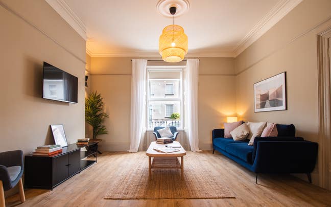 Beautiful loft Room - North Road West Main Photo
