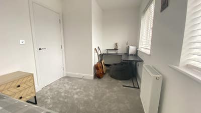 Double room to rent, parking with EV charging  Main Photo
