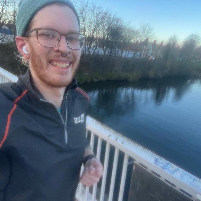 I am a professional male aged 28. I am lookin... Main Photo