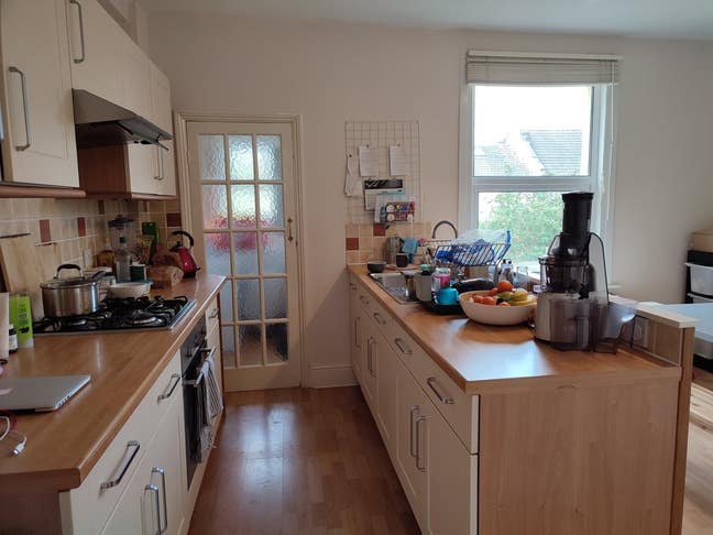 Double room in lovely shared house in Kingswood Main Photo