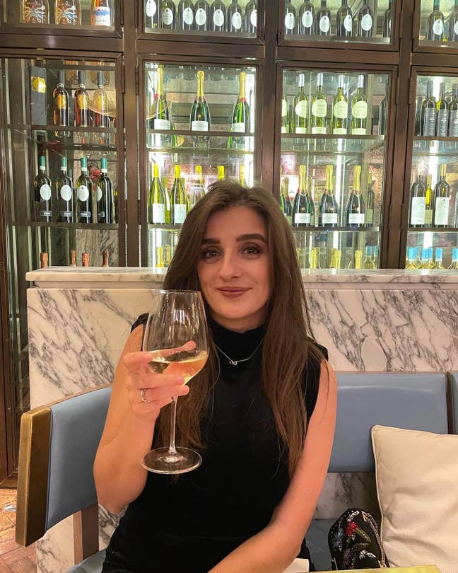 Hi I’m Libby, 31 and a lawyer. I work from ... Main Photo