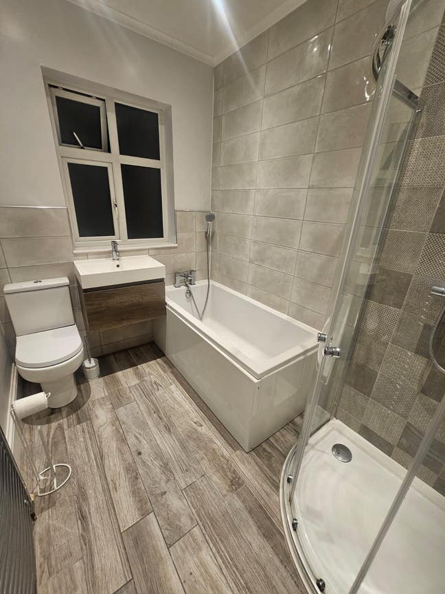 A Cosy Bedroom Haven in Bromley (Surrey Road) Main Photo