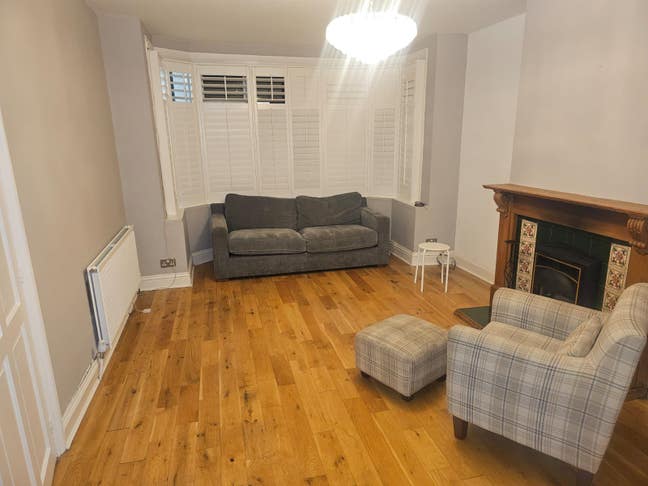 A Cosy Bedroom Haven in Bromley (Surrey Road) Main Photo