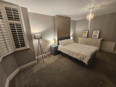 A Cosy Bedroom Haven in Bromley (Surrey Road) Main Photo