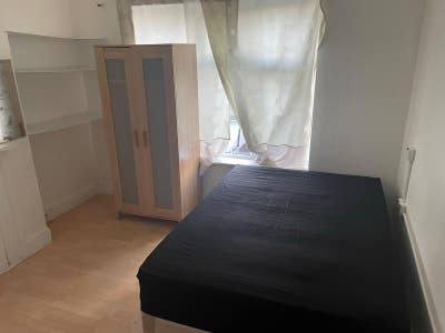 Double Room to Rent In Wembley Main Photo
