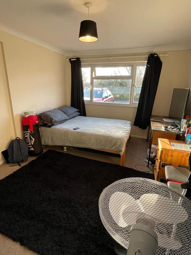 Very Comfortable fully furnished larg double room  Main Photo