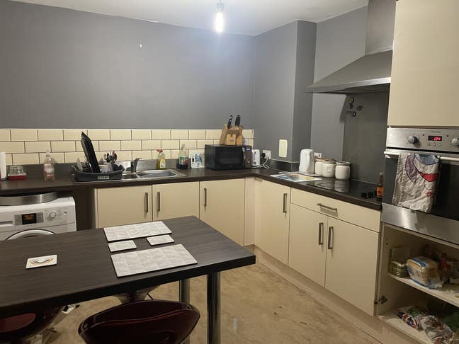 Room available in 3 bed duplex Main Photo