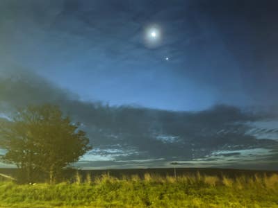 Professional man looking for a friendly place Main Photo