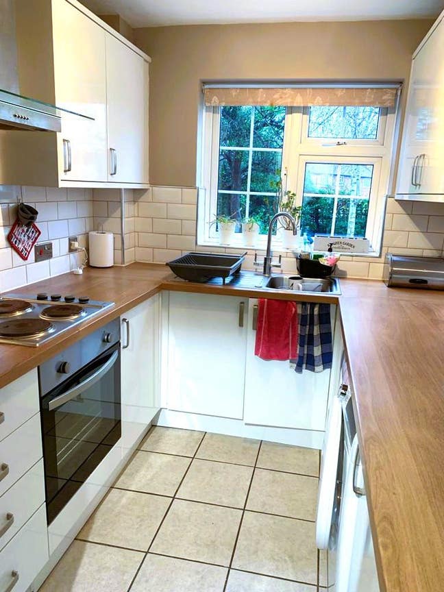 1 Bed Flat &pound;1250 Pcm Slough Area Main Photo