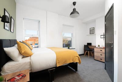 *Central Urban Retreat: Stylish House* Main Photo