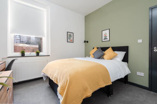 *Central Urban Retreat: Stylish House* Main Photo