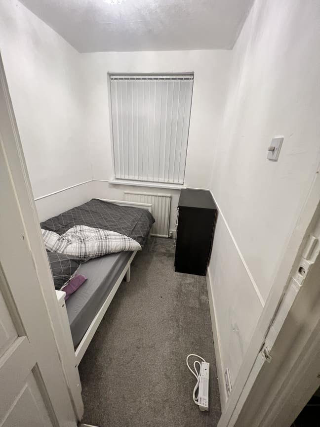 Single Bedroom 0.6 Miles to Rainham C2C Main Photo